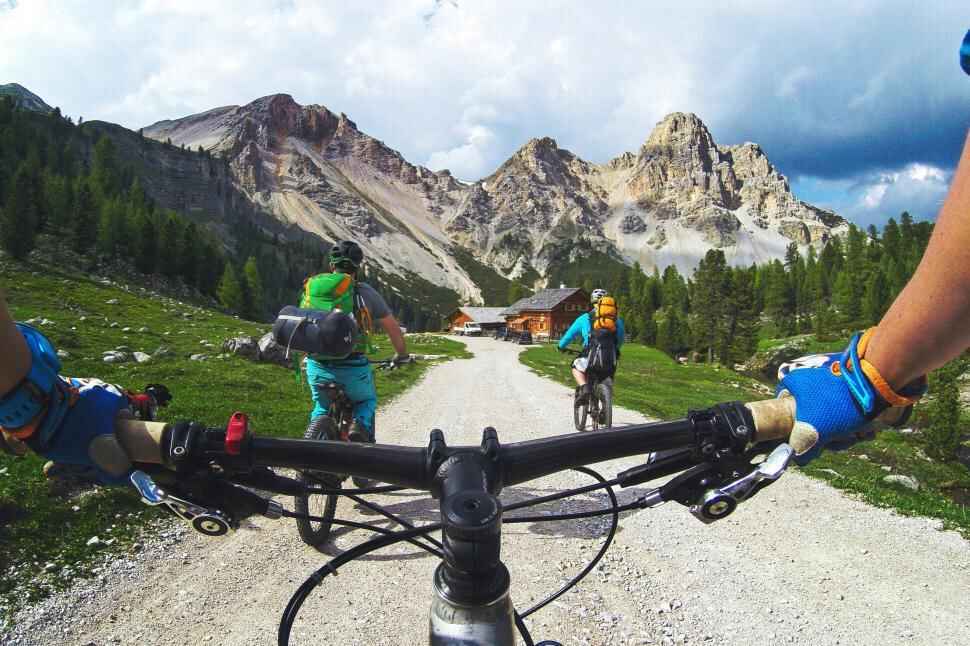 beach-cruiser-vs-mountain-bike